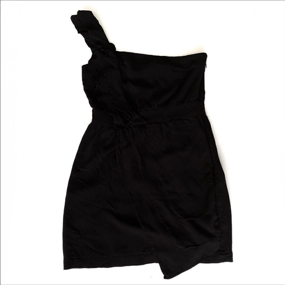🚨 Bcbgeneration Black One Shoulder Ruffle Tier